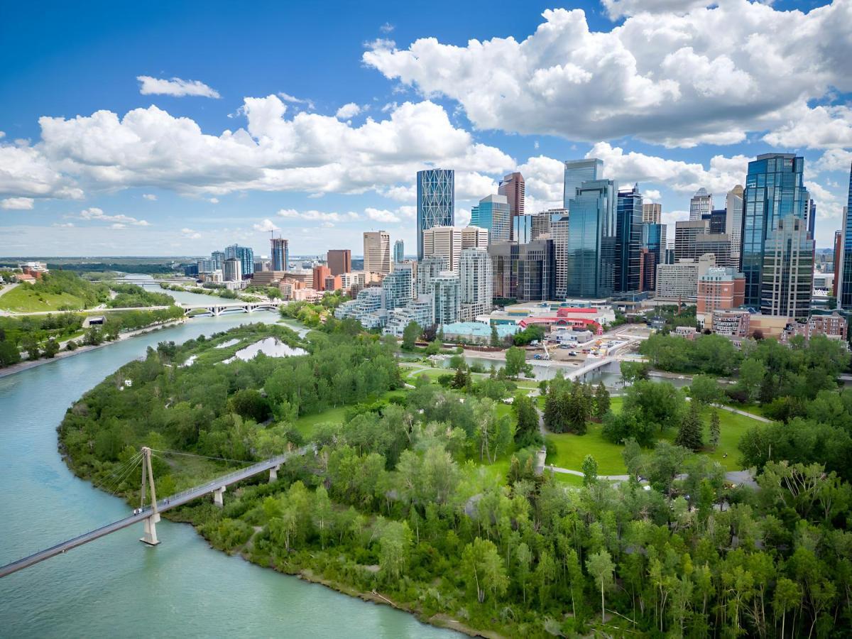 Entire Condo Downtown, Walk To Bmo & Stampede, Parking, 1,5 Hrs To Banff Калгари Экстерьер фото